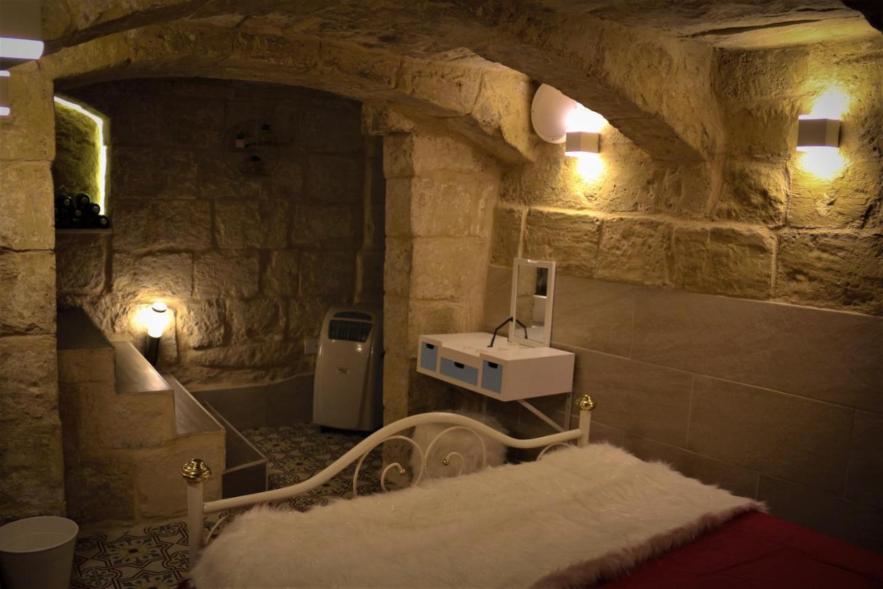 Apartmán Malta'S Naughtiest Cabaret Il-Furjana Exteriér fotografie