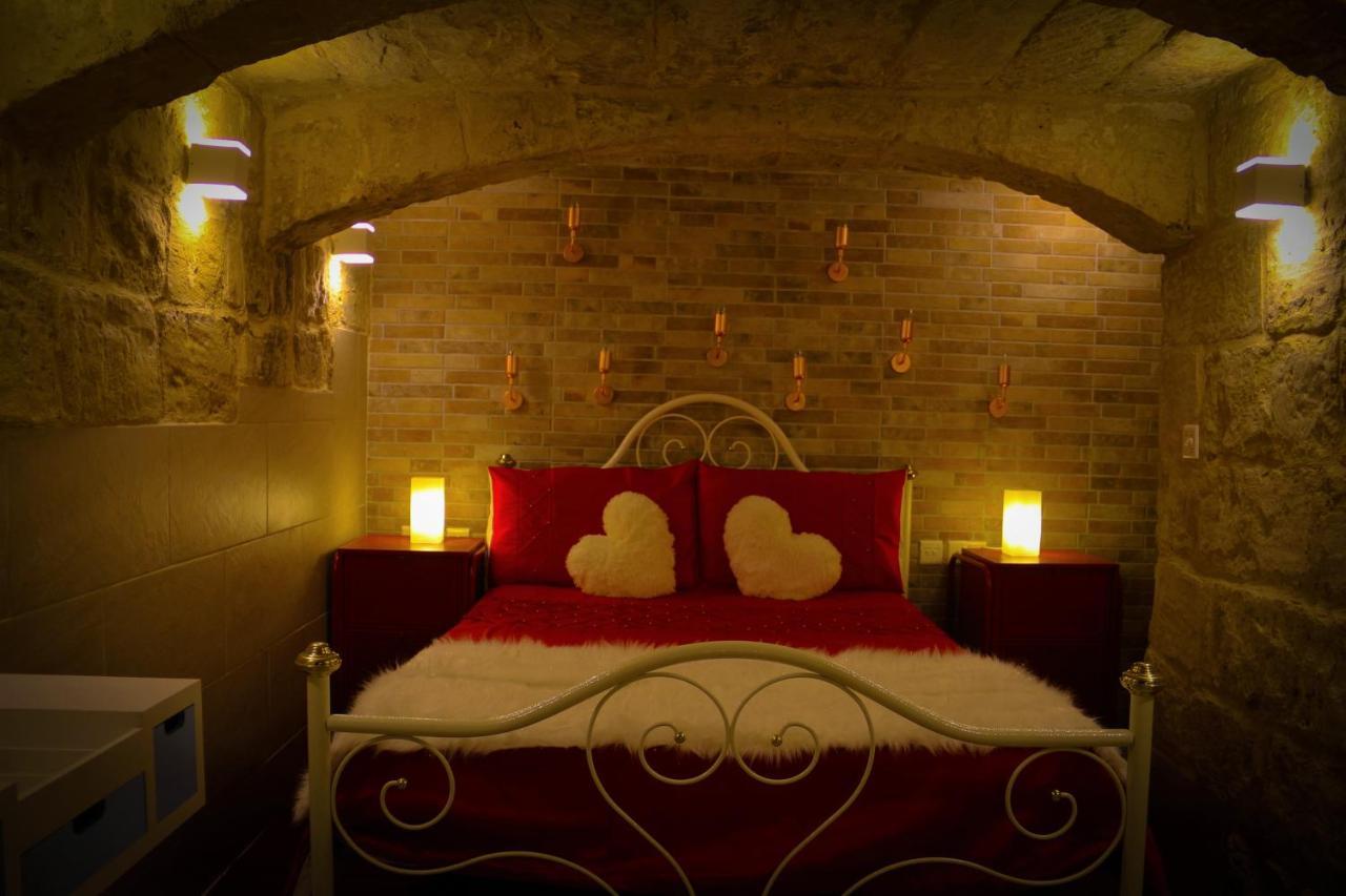 Apartmán Malta'S Naughtiest Cabaret Il-Furjana Exteriér fotografie