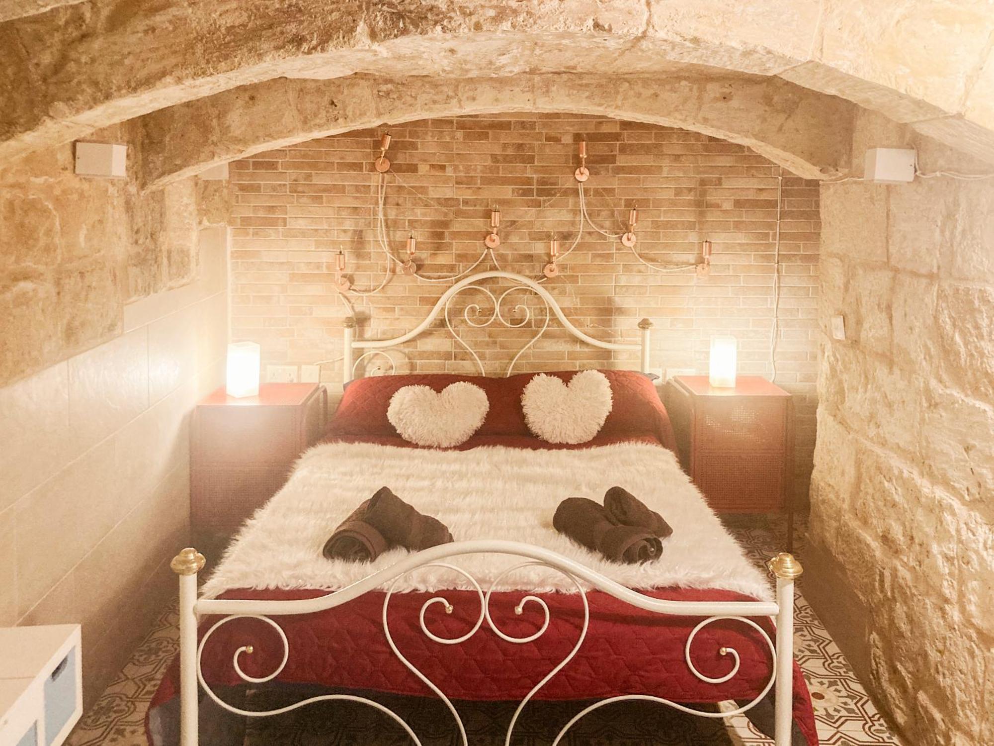 Apartmán Malta'S Naughtiest Cabaret Il-Furjana Exteriér fotografie
