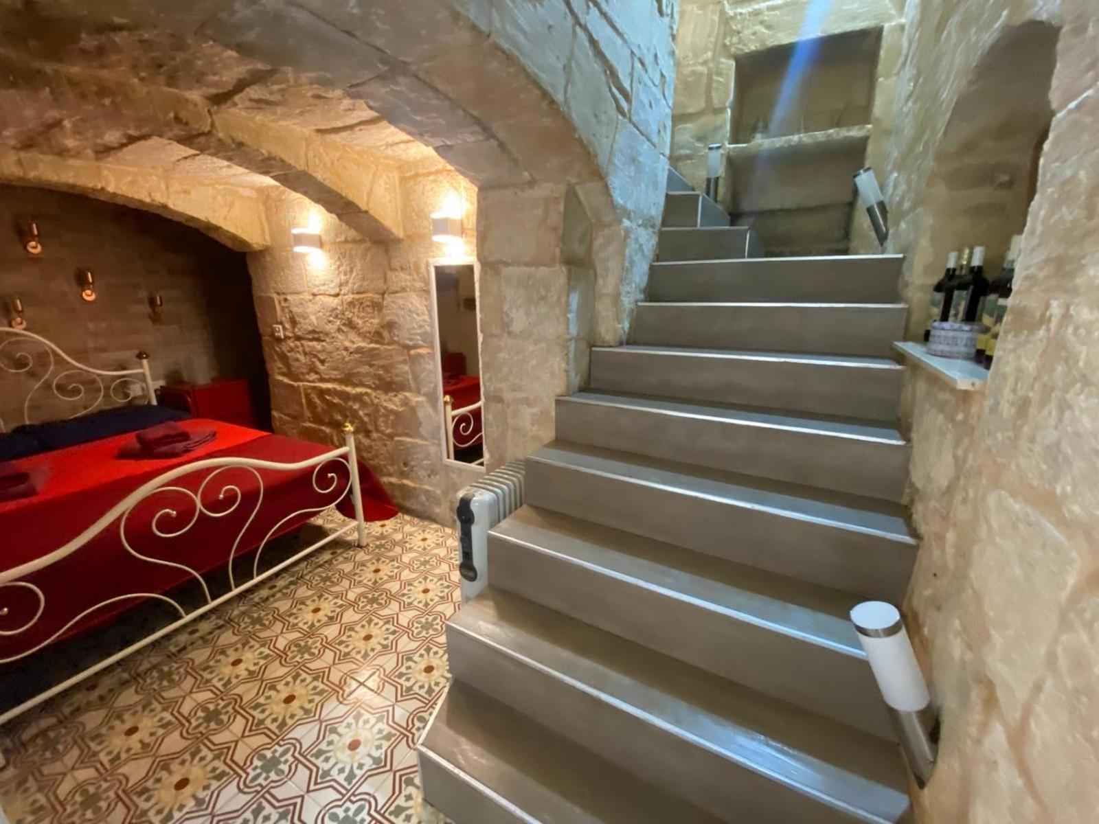 Apartmán Malta'S Naughtiest Cabaret Il-Furjana Exteriér fotografie