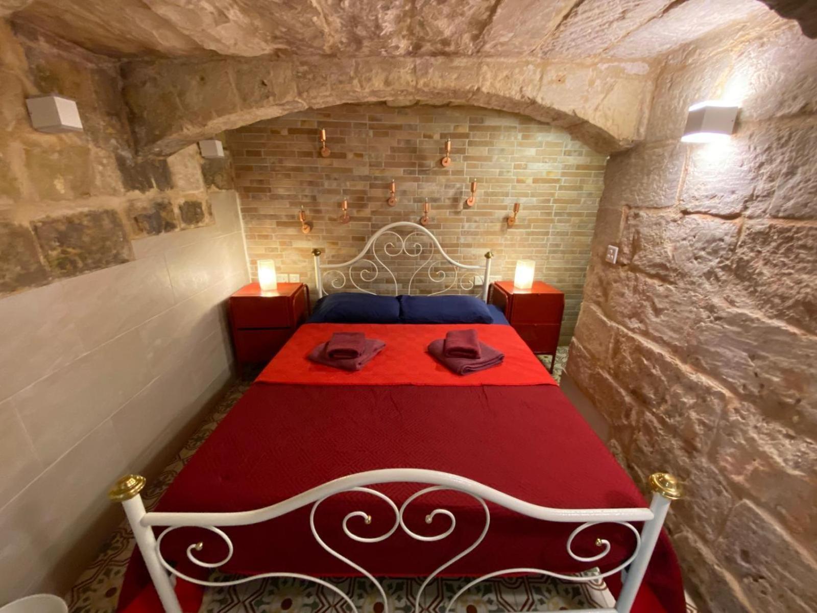 Apartmán Malta'S Naughtiest Cabaret Il-Furjana Exteriér fotografie